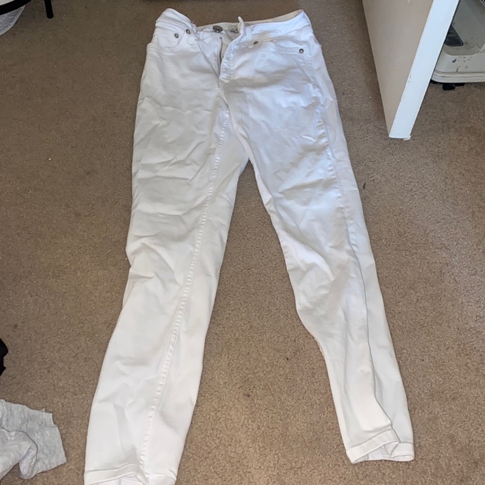 White Vineyard vine jeans